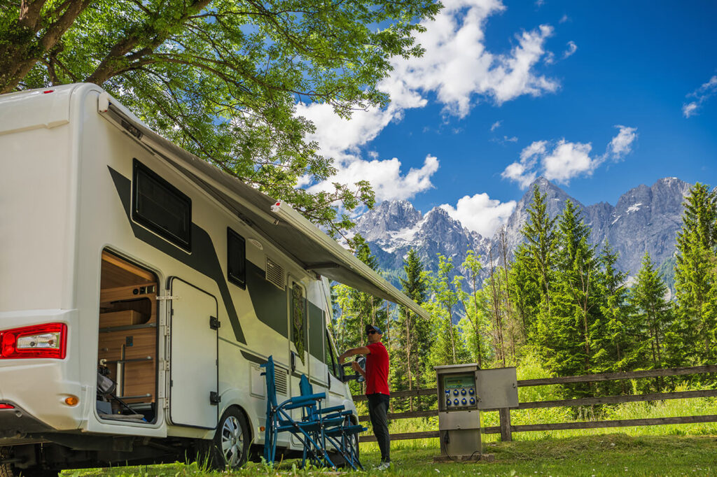 Stellplatz-Etikette: die ungeschriebenen Regeln, die jeder Camper kennen sollte