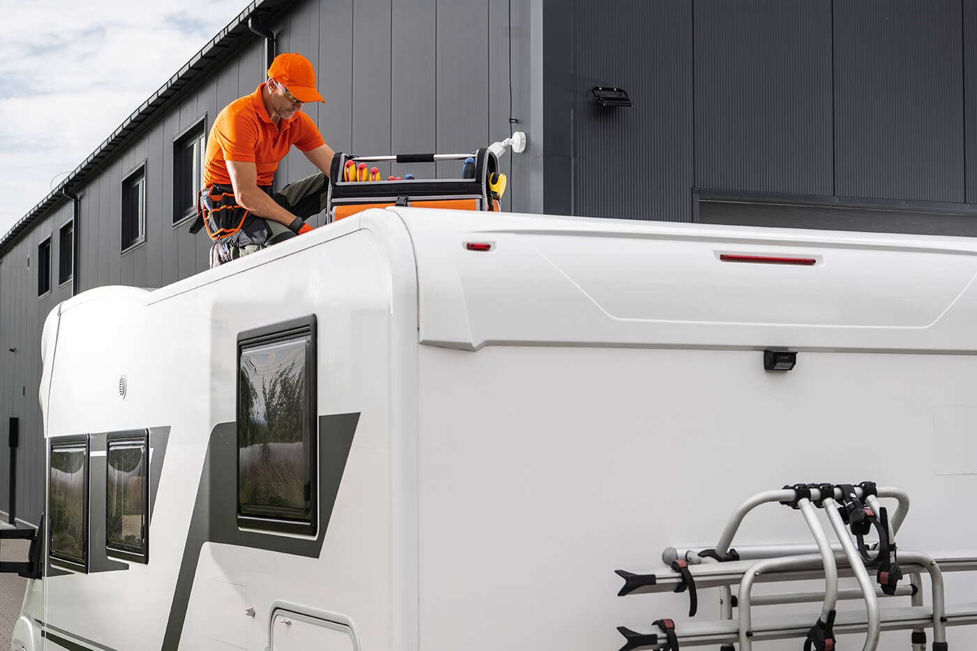Dachlast am Wohnmobil: Warum die Dachbox oft nicht draufgehört