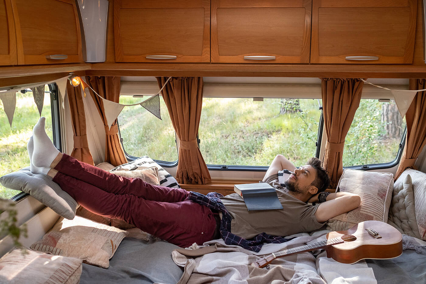 Wohnmobil-Grundrisse verstehen: Einzelbetten, Queensbett oder Hubbett?