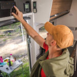 Wasserpumpe, Boiler und Leitungen: das Frischwassersystem im Wohnmobil verstehen und pflegen