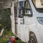 Gasfreies Reisemobil: was Diesel-, Induktions- und Stromlösungen heute taugen