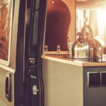 Campinggeschirr im Reisemobil: Materialien im Vergleich