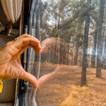 Der Camper-Gruß auf der Straße: Warum wir uns winken